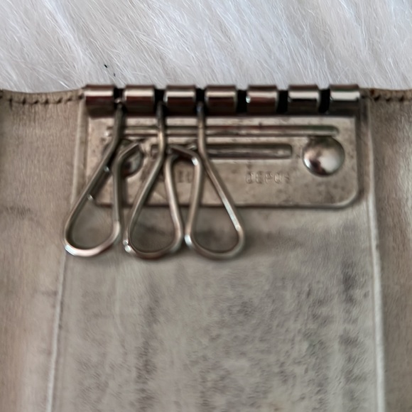Prada 6 keychain case - Picture 11 of 13